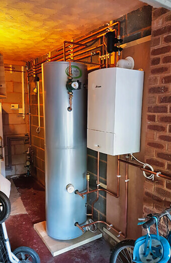 https://plumberwelshpool.com.au/uploads/2025/06/hot-water-684599.jpg